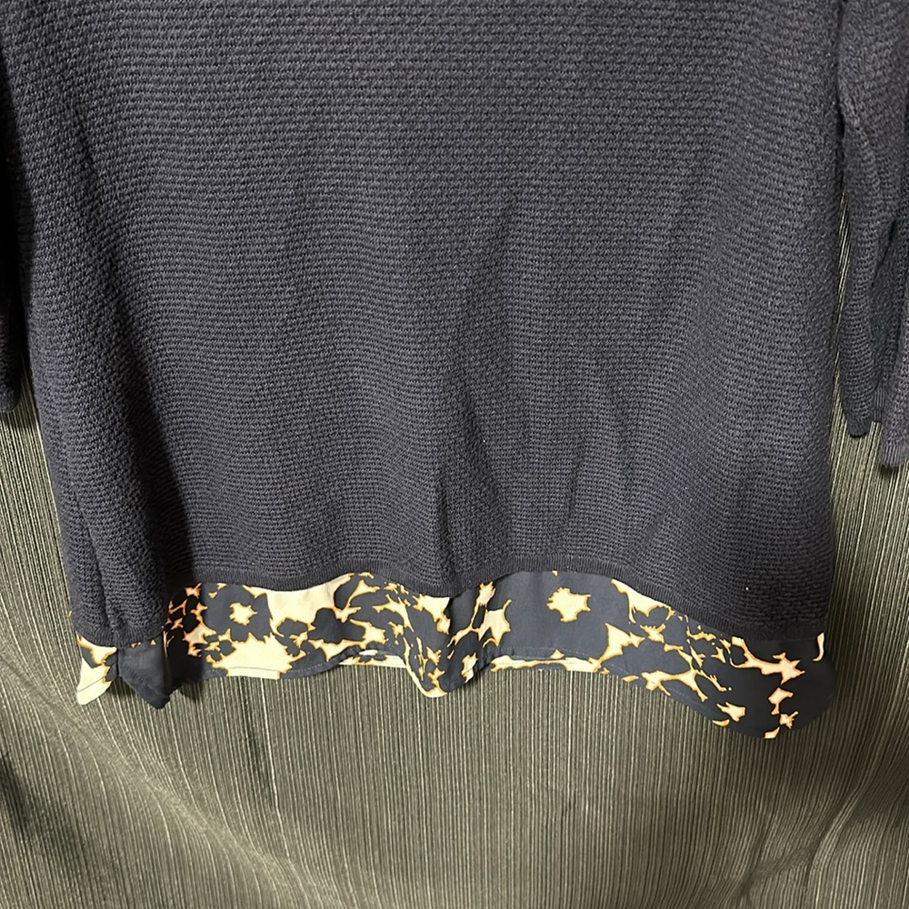The Limited brand / Blue with design on‎ bottom top / Size M / J-17 - Picture 2 of 4